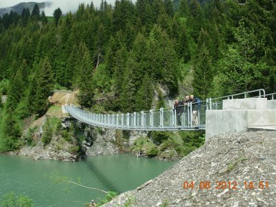 Bridge over alpin lake (Fr)