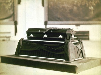 President James Garfield 's casket