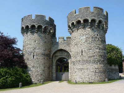 Cooling Castle Gatehouse