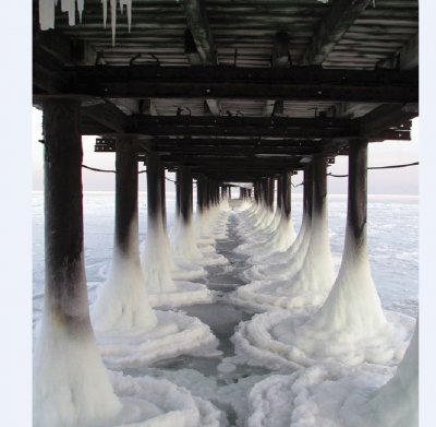 Winter under the pier