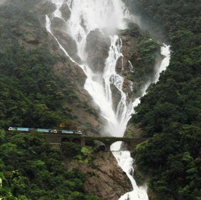 Catarata de Dudhsagar. India