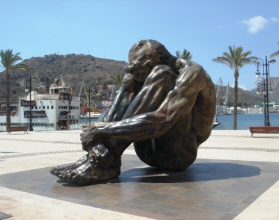 estatua en el puerto-cartagena