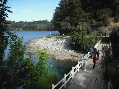 Lago y rÃ­o Correntoso. NeuquÃ©n. Argentina