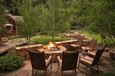 Comfy Garden Retreat with Firepit