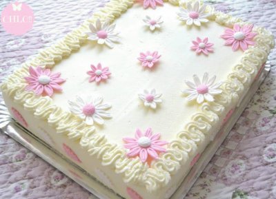 pastel blanco con rosa