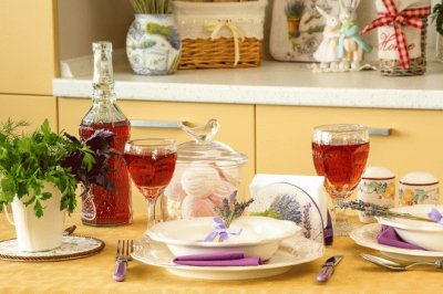 Elegant Lavender Dinner Party Table