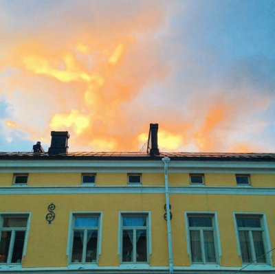 Cielo y fachada de una casa en Helsinki