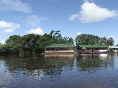 Casas Flutuantes no Rio Negro - AM