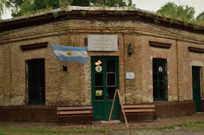 Antiguo bar en Uribelarrea. Bs. As.- Argentina