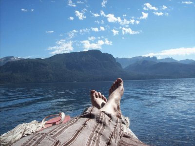 siesta a orillas del Traful