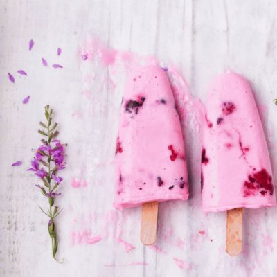 Paletas de yogurth moras y miel