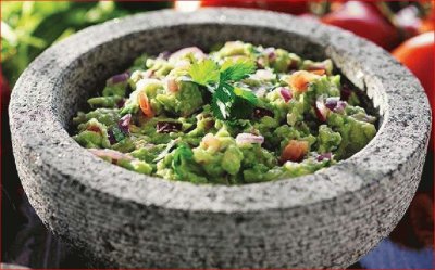 MOLCAJETE CON GUACAMOLE