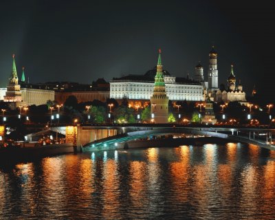 city_moscow_night_lights_bridge_reflection_river_