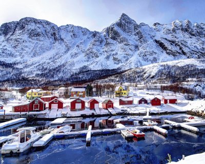 norway_mountains_buildings_