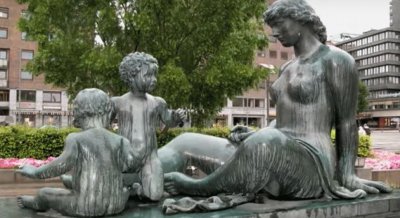 Mom   Kids - Scultpture Park