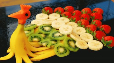 Artistic Fresh Fruit Peacock-Clever!