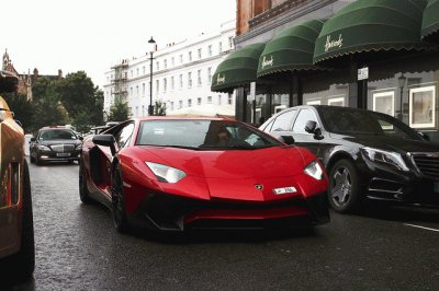 Auto Lamborghini Aventador SuperVeloce V12 750 HP