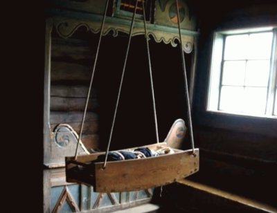 Oslo Museum - Baby Bed/swing