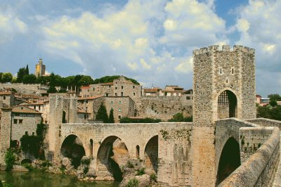 BesalÃº, pont