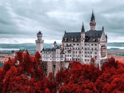 Neuschwanstein-Castle-in-Fall