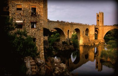 Puente medieval-BesalÃº