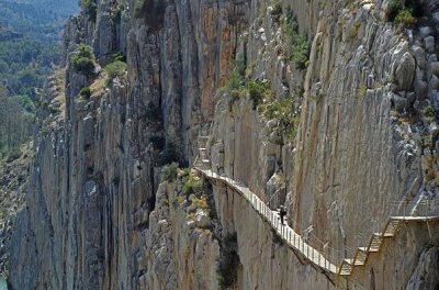 Carmino Del Ray Walking Bridge