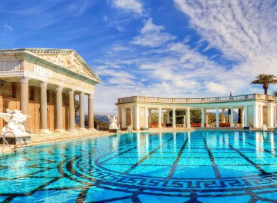 Piscina y el Castillo Romano