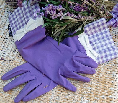 Pretty Purple Gardening Gloves