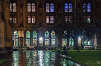 Glasgow University night