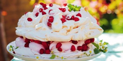 Marshmellow Pavlova Dessert