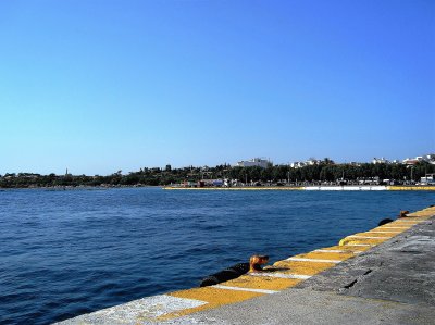 Muelle en isla griega,