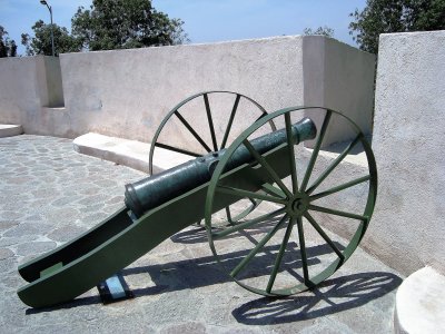 CaÃ±Ã³n antiguo en fuerte de la Ciudad de Puebla.