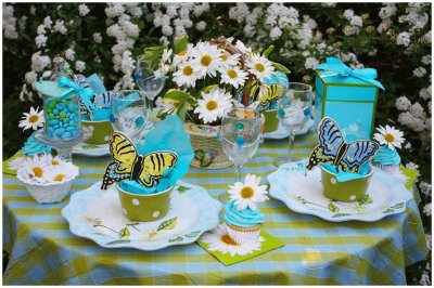 Pretty Butterfly and Daisy Table