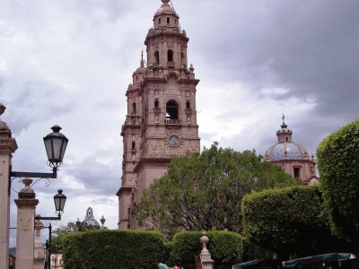 Torres y cÃºpula de la Catedral de Morelia.