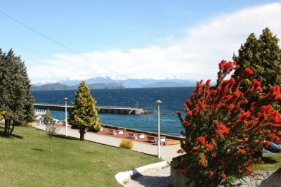 Plaza y Lago Nahuel Huapi