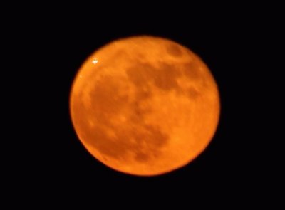 Luna roja en Chihuahua, MÃ©xico.