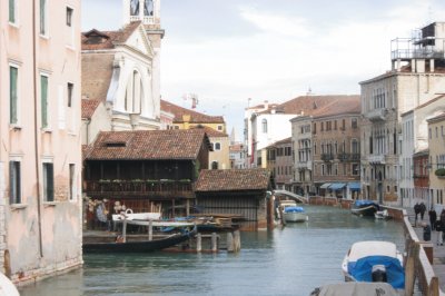 venice canals cross