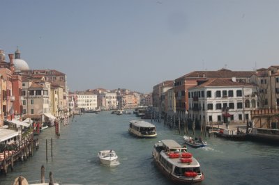 navigazione sul Canal Grande a Venezia