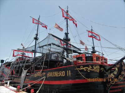 GaleÃ³n pirata en muelle de CancÃºn.