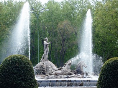 Estatua en parque de Madrid, EspaÃ±a.