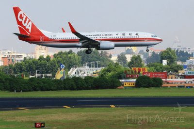 China United Airlines Boeing 737-700 China