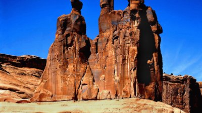 Arches Nat Park - The Three Gossips