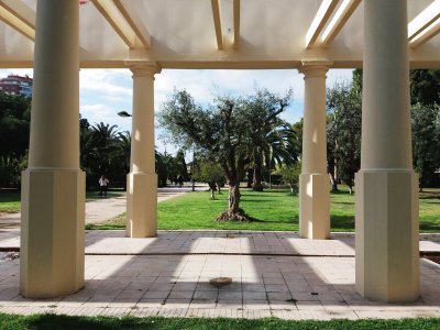 jardines junto al palau de la musica