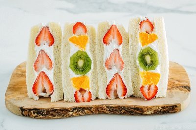 Fruit sandwich