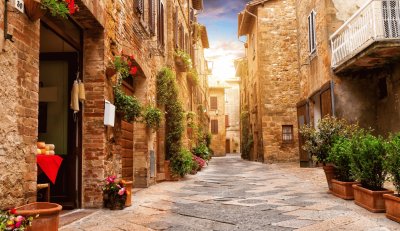 Calle de Siena medieval-Italia