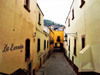 CallejÃ³n de Ciudad Zacatecas, MÃ©xico.