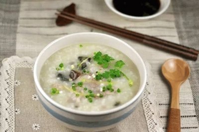 Cantonese congee with lean meat