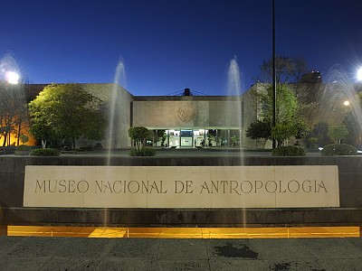 ENTRADA DEL MUSEO NACIONAL ANTROPOLOGIA