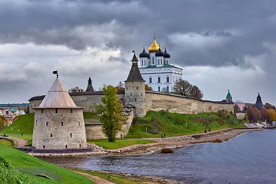 Iglesias de la escuela de arquitectura de Pskov (R