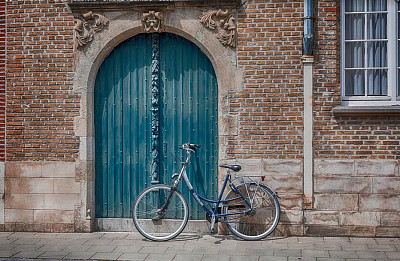 Bicicleta en pared de ladrillo